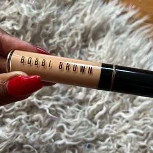 SOLD❗️❗️❗️Bobbi Brown new concealer in Honey. New never used in box.